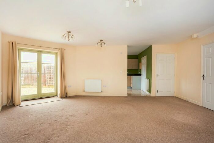 3 Bedroom Semi-Detached House To Rent In Parry Close, Cirencester, GL7