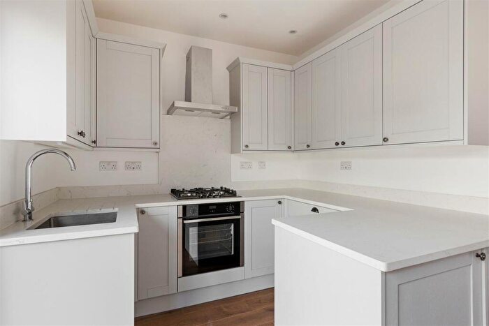 2 Bedroom Flat For Sale In Winns Avenue, Walthamstow, E17
