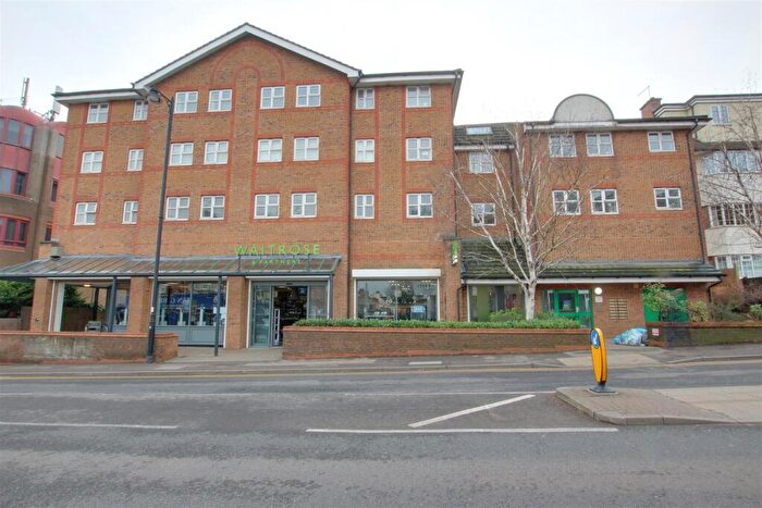 2 Bedroom Flat To Rent In Windmill Hill, Enfield, EN2