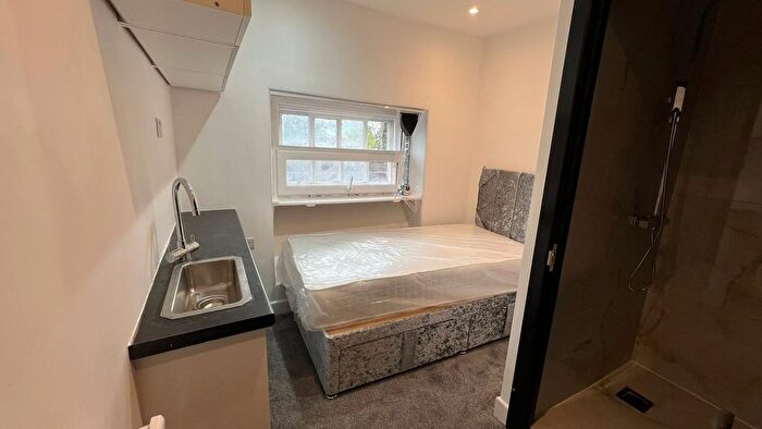 Studio To Rent In Stoke Poges Lane, Slough, SL1