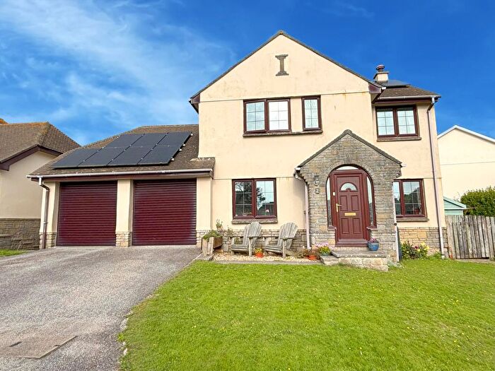 4 Bedroom Detached House For Sale In Gwel An Garrek, Mullion, TR12