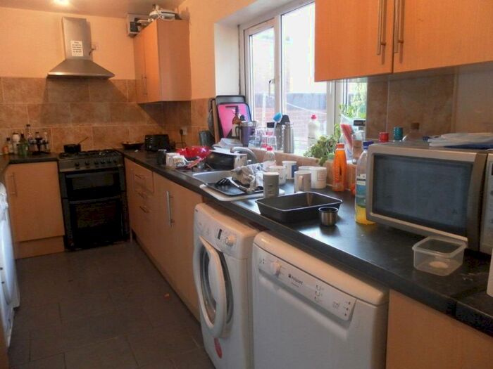 7 Bedroom Detached House To Rent In Rookery Road Selly Oak Birmingham, B29