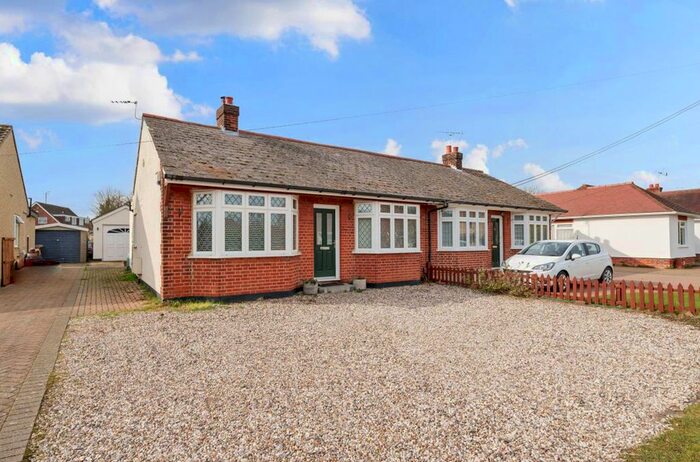 3 Bedroom Semi-Detached House For Sale In Rignals Lane, Galleywood, Chelmsford, CM2