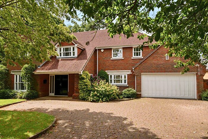 5 Bedroom Detached House For Sale In Waterford Close, Cobham, KT11