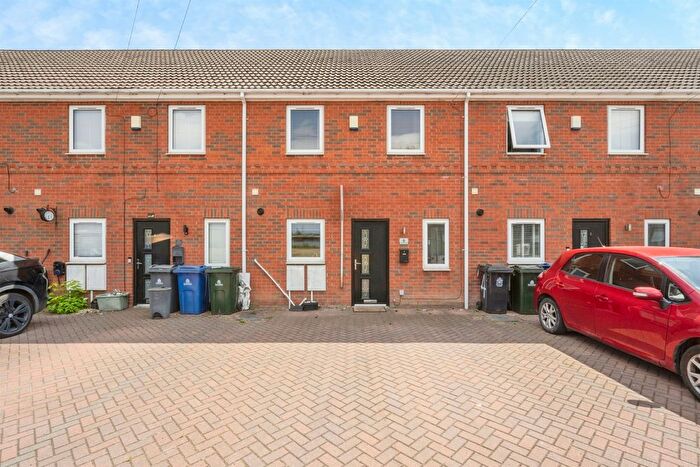 3 Bedroom Terraced House For Sale In Pickle Grove, New Rossington, Doncaster, DN11