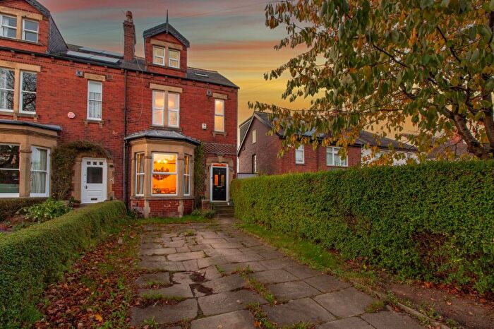 4 Bedroom Terraced House For Sale In North Park Avenue, Leeds, LS8