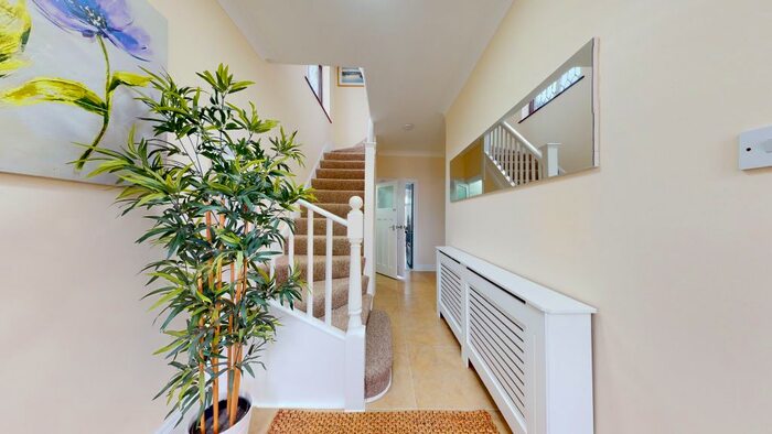 6 Bedroom Semi-Detached House To Rent In Dollis Hill Lane, London, NW2