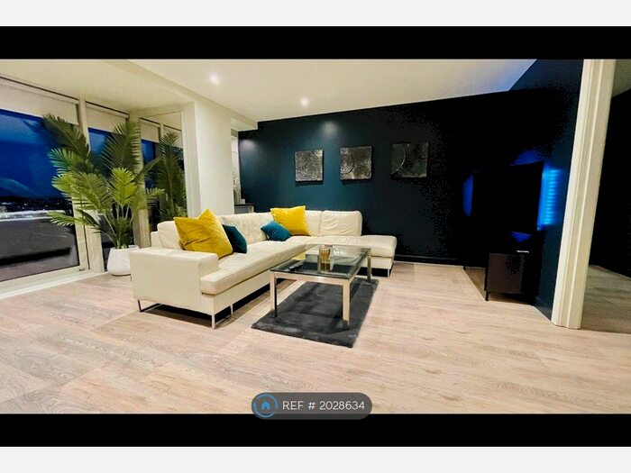 2 Bedroom Flat To Rent In Albion Street, Leeds, LS2