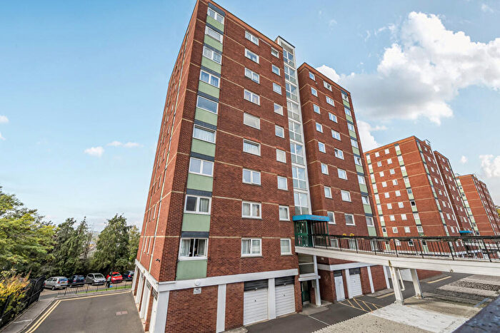 1 Bedroom Apartment For Sale In Porchester Mead, Beckenham, BR3