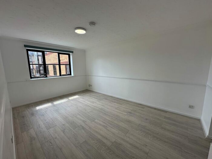 1 Bedroom Flat To Rent In Bedroom First Floor Flat- Somerset Gardens, Creighton Road, N17