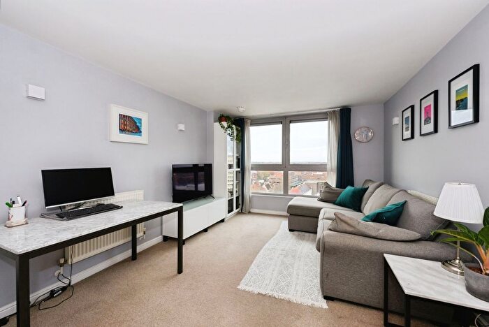 2 Bedroom Flat For Sale In Throwley Way, Sutton, SM1