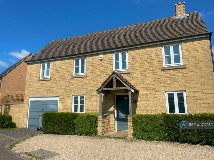 4 Bedroom Detached House To Rent In Grange Lane, Carterton, OX18