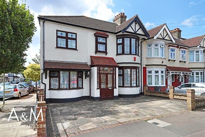 4 Bedroom End Of Terrace House For Sale In Fremantle Road, Barkingside, IG6