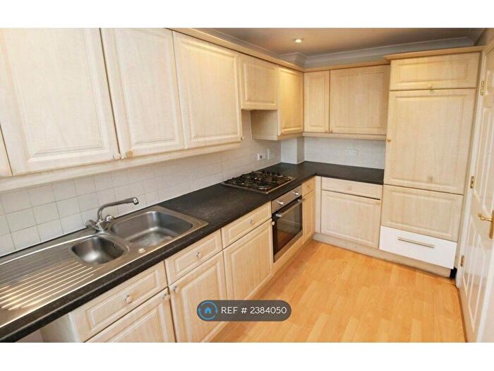 3 Bedroom Semi-Detached House To Rent In Greendale Drive, Radcliffe, Manchester, M26