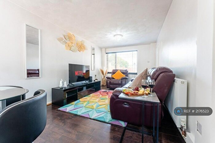 3 Bedroom Semi-Detached House To Rent In Leaside Way, Southampton, SO16