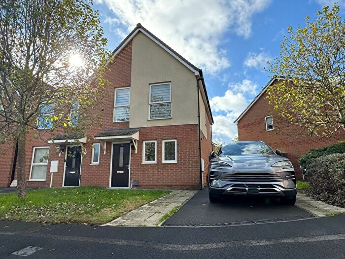 3 Bedroom End Of Terrace House For Sale In Abbots Fold Court, Burton-on-Trent, DE14