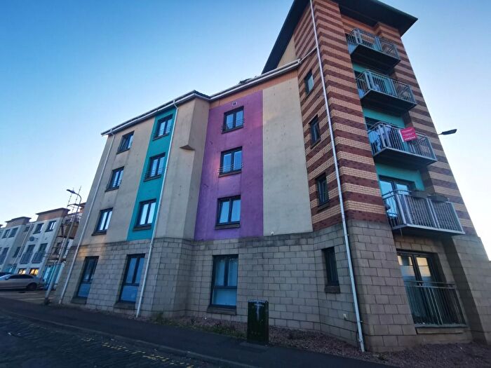 2 Bedroom Flat To Rent In Milton Street, Coldside, Dundee, DD3