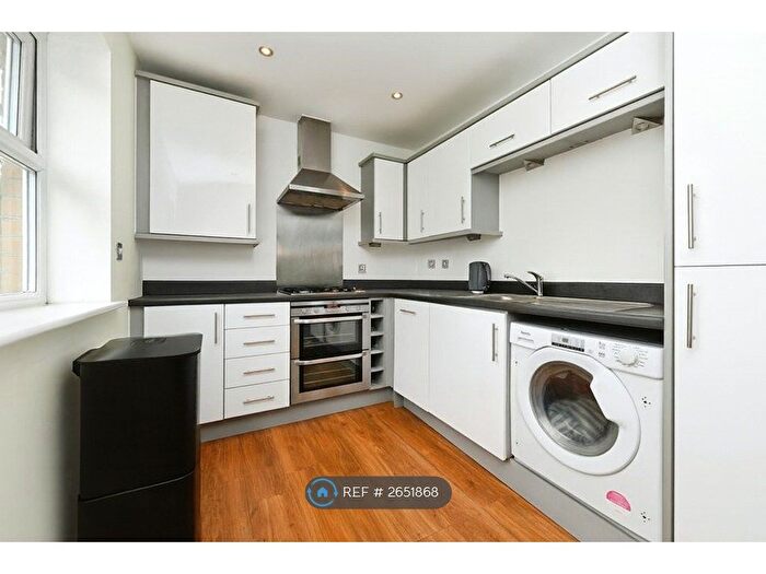 2 Bedroom Flat To Rent In St. Helens Mews, Brentwood, CM14