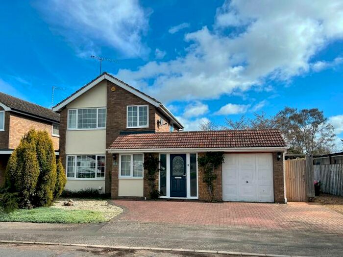 3 Bedroom Detached House For Sale In Fishpond Close, Denton, Northampton, NN7