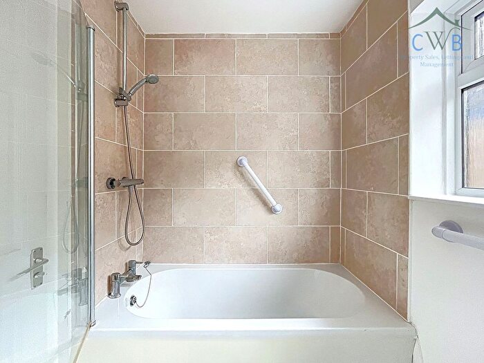 2 Bedroom Bungalow To Rent In Frog Lane, West Malling, ME19
