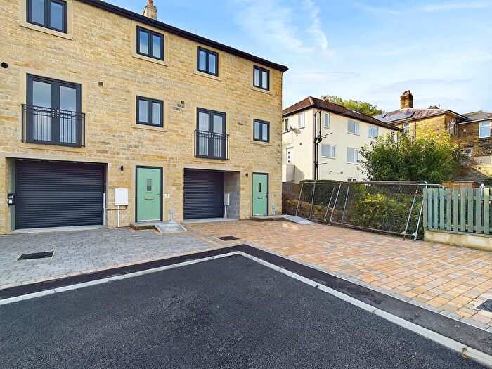 3 Bedroom Town House To Rent In Nina Boyle Close, Utley, West Yorkshire, BD20