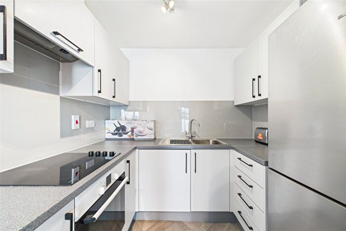 1 Bedroom Flat To Rent In Malcolm Place, Caversham Road, Reading, Berkshire, RG1