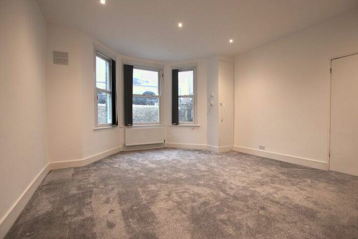 1 Bedroom Flat To Rent In Warminster Road, London, SE25