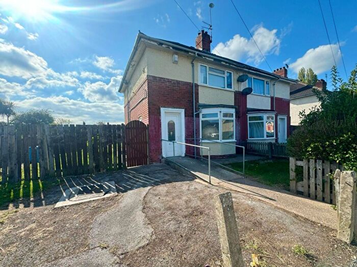 3 Bedroom Semi-Detached House To Rent In Bainton Grove, Hull, HU6