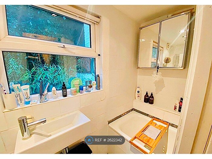 1 Bedroom Flat To Rent In Southolm Street, London, SW11