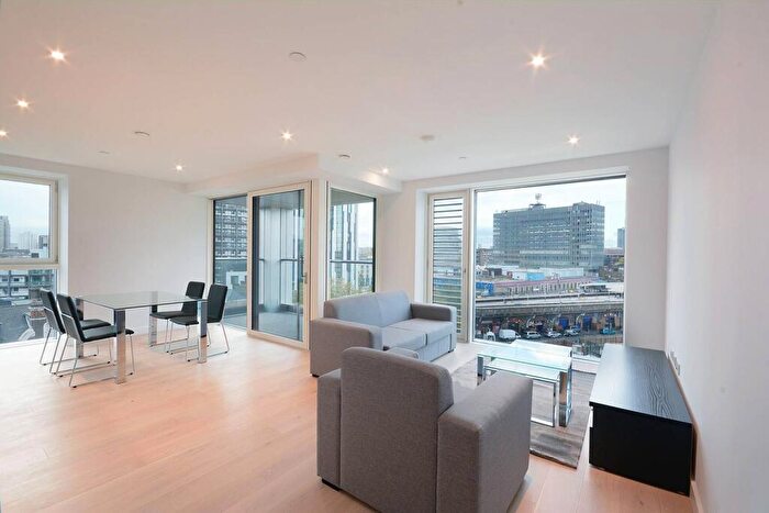 2 Bedroom Flat To Rent In Deacon Street, Elephant And Castle, London, SE17