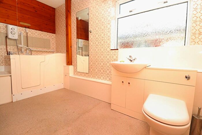 2 Bedroom Semi-Detached Bungalow For Sale In Harewood Crescent, North Hykeham, LN6