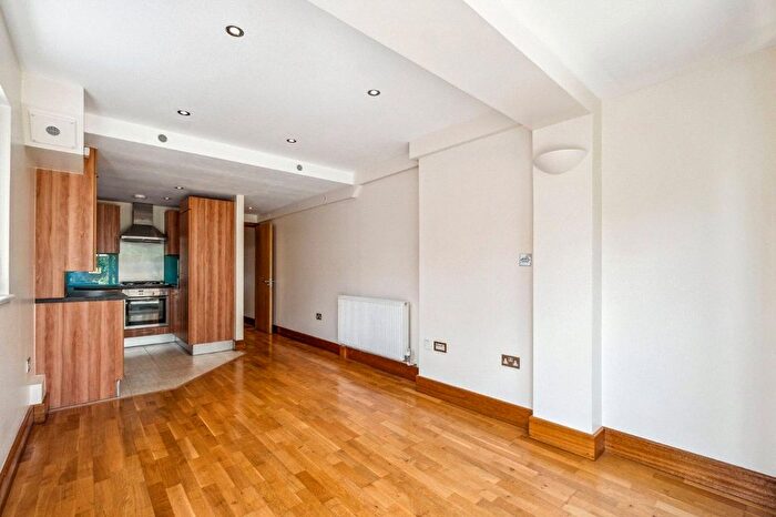 1 Bedroom Flat To Rent In Chatsworth Road, London, E5