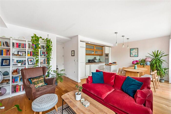 2 Bedroom Apartment To Rent In Ardleigh Road, London, N1