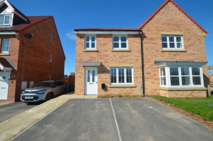 3 Bedroom Semi-Detached House To Rent In Awsworth Place, Bircotes, Doncaster, DN11