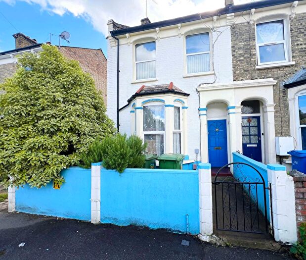 3 Bedroom End Of Terrace House For Sale In Fenham Road, London, SE15