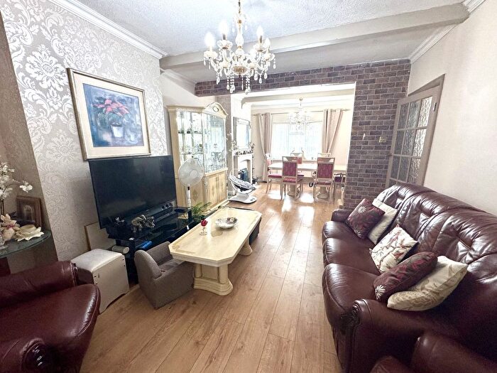 3 Bedroom Semi-Detached House To Rent In North Hyde Lane, Southall, UB2