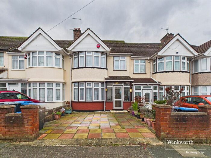 3 Bedroom Terraced House For Sale In Sandhurst Road, Kingsbury, London, NW9