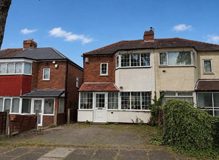 3 Bedroom Semi-Detached House For Sale In Courtenay Road, Great Barr, Birmingham, B44