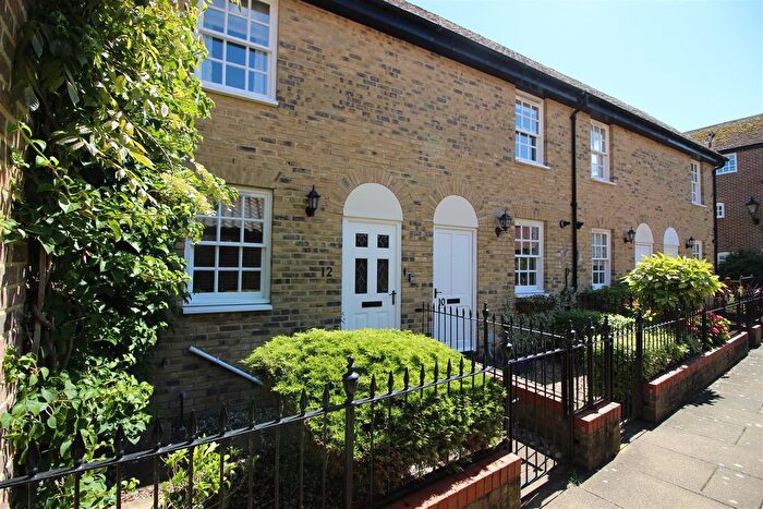 2 Bedroom End Of Terrace House To Rent In Stour Court, Sandwich, Kent, CT13