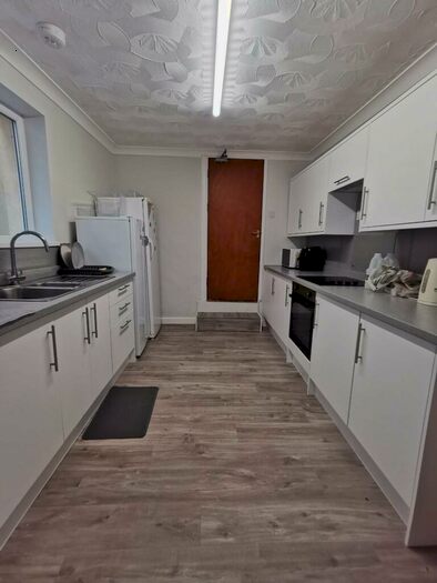 4 Bedroom House To Rent In St. Helens Avenue, Bynmill, Swansea, SA1