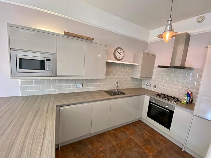 2 Bedroom Apartment To Rent In A Hollowstone, Nottingham, NG1