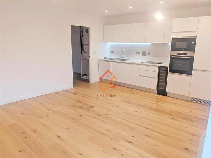 2 Bedroom Flat To Rent In The Axium, Windmill Street, Birmingham, B1
