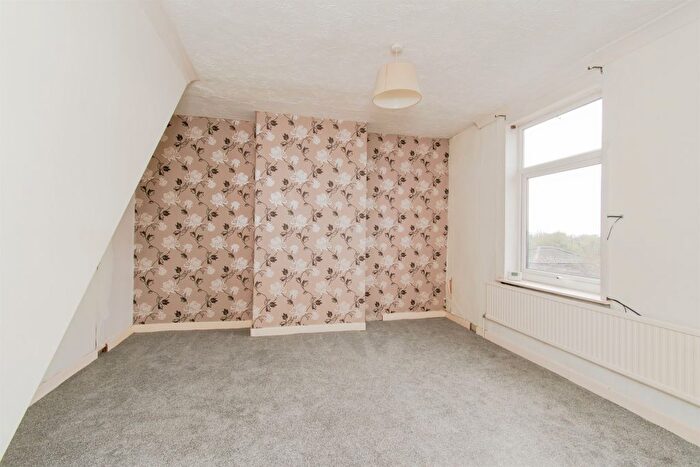 3 Bedroom Terraced House For Sale In Leeds Road, Allerton Bywater, Castleford, WF10