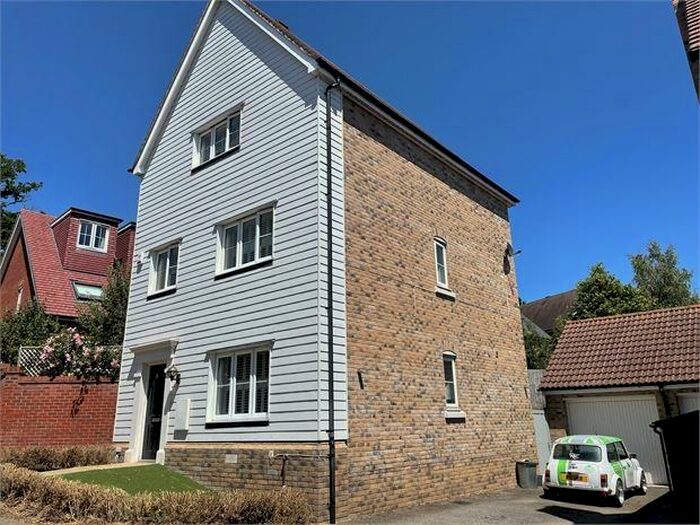 4 Bedroom Town House To Rent In Apprentice Drive, Colchester, Essex., CO4