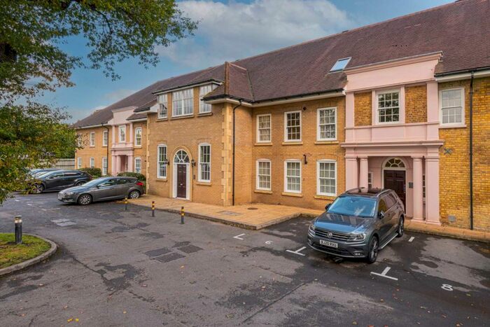 2 Bedroom Apartment To Rent In Holmewood House, Banstead, SM7