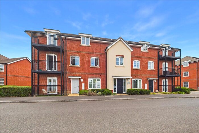 2 Bedroom Apartment For Sale In Hayes Drive, Three Mile Cross, Reading, Berkshire, RG7