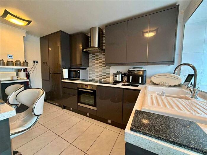 3 Bedroom Terraced House For Sale In Brithweunydd Rd, Tonypandy, CF40