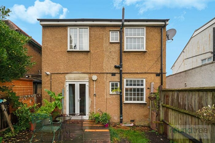 2 Bedroom Flat For Sale In Kings Close, Hendon, NW4