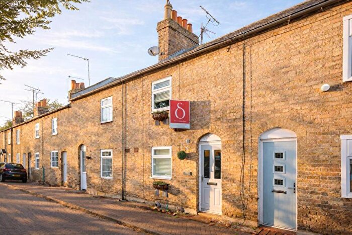 2 Bedroom Terraced House For Sale In Hertingfordbury Road, Hertford, SG14