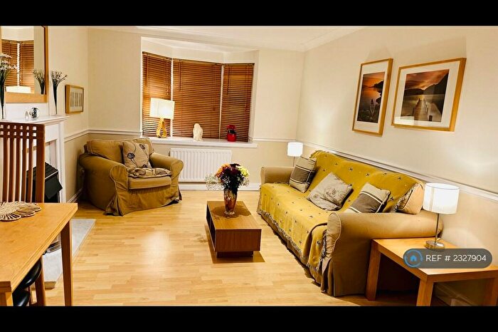 2 Bedroom Flat To Rent In Summerfield Village Court, Wilmslow, SK9